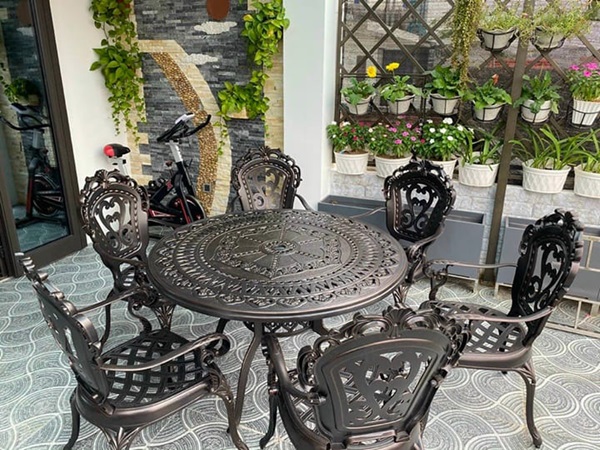 Hình ảnh Tổng hợp các mẫu bàn ghế nhôm đúc đẹp, sang, cao cấp, hot nhất